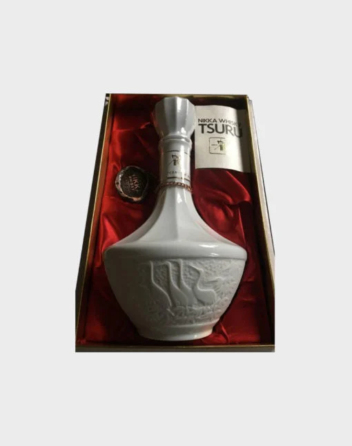 Whisky Nikka Tsuru con botella de cerámica blanca | 700ML
