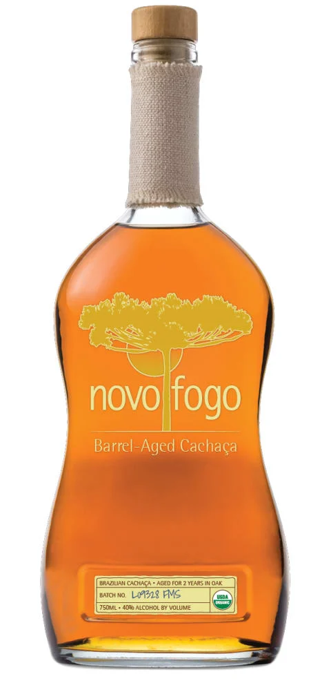 Cachaca orgánica envejecida en barrica de oro Novo Fogo